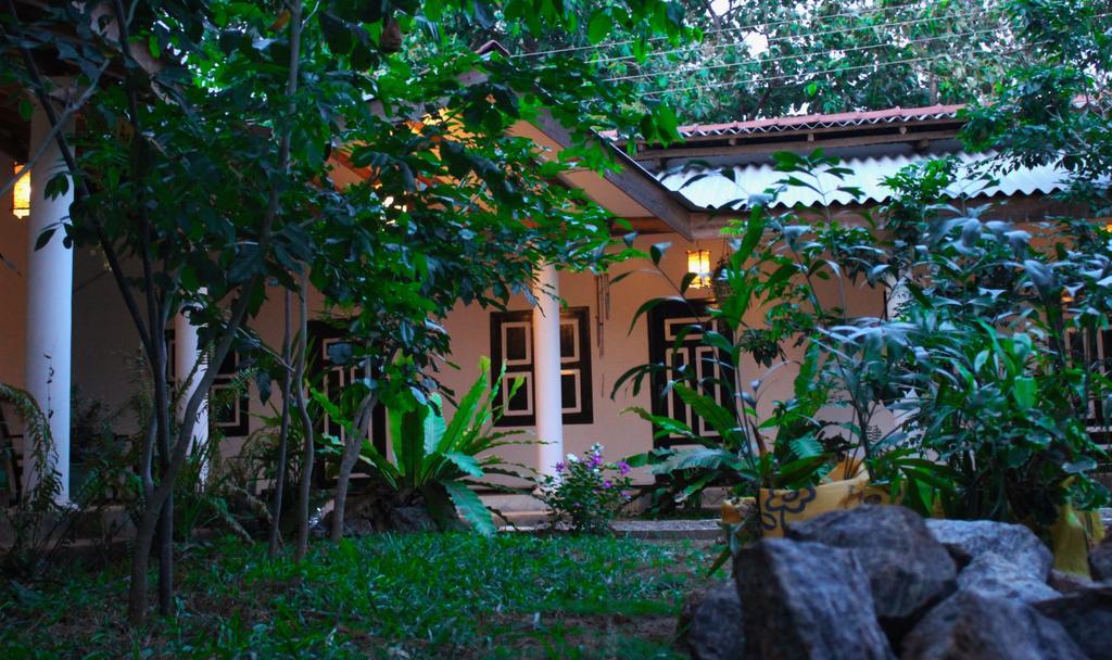The Courtyard Villa 锡吉里亚 外观 照片
