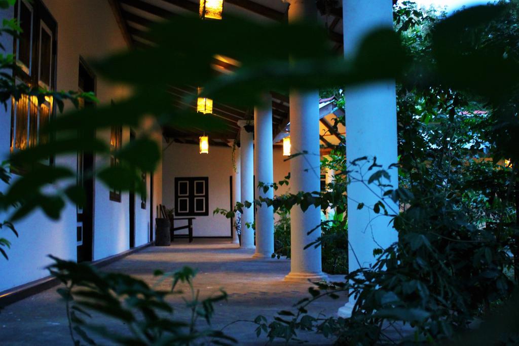 The Courtyard Villa 锡吉里亚 外观 照片