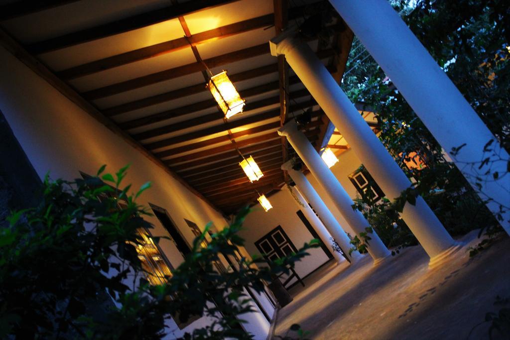 The Courtyard Villa 锡吉里亚 外观 照片