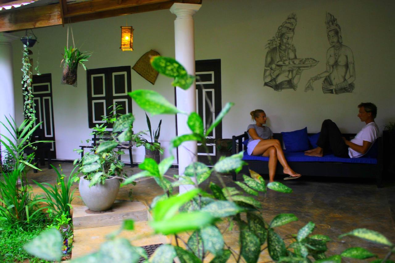 The Courtyard Villa 锡吉里亚 外观 照片