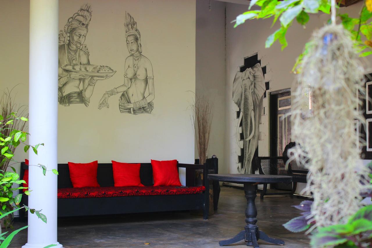 The Courtyard Villa 锡吉里亚 外观 照片