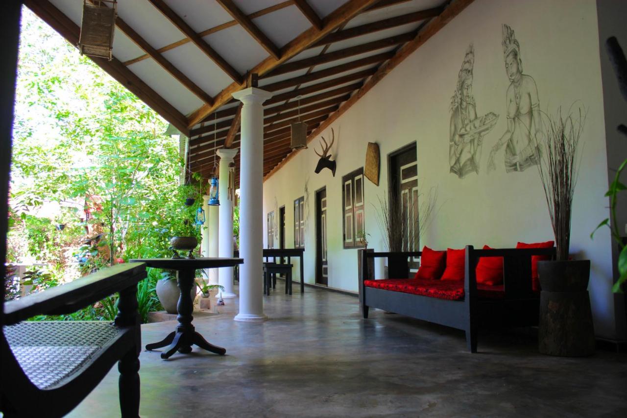 The Courtyard Villa 锡吉里亚 外观 照片
