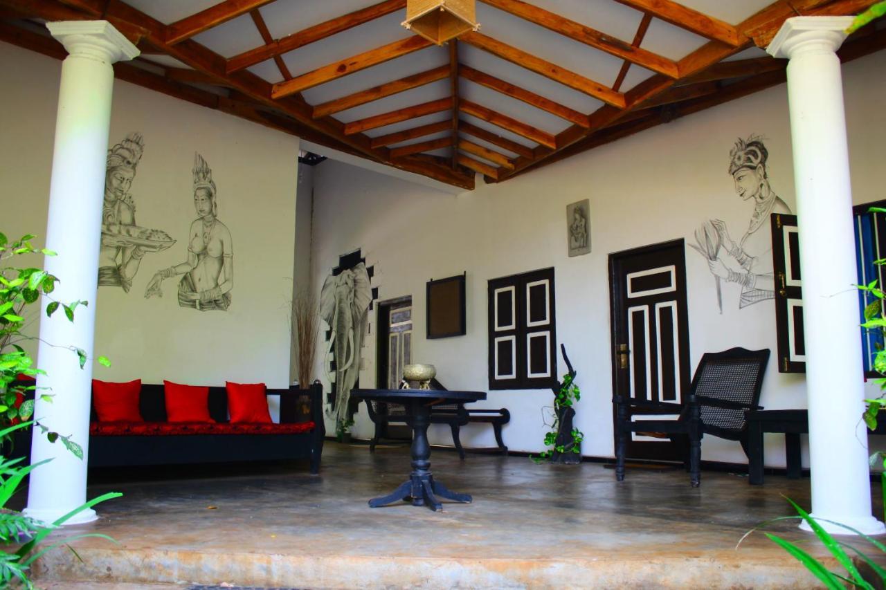 The Courtyard Villa 锡吉里亚 外观 照片