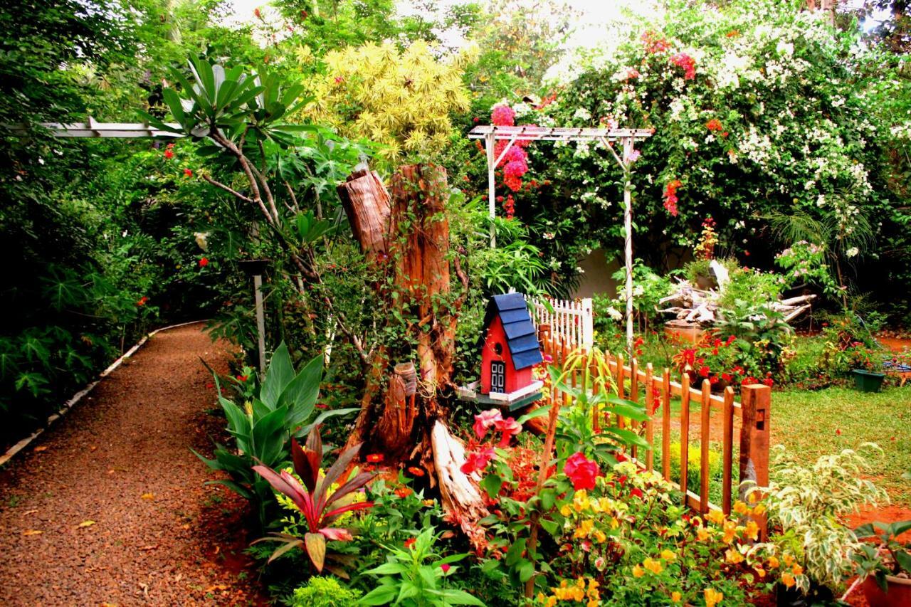 The Courtyard Villa 锡吉里亚 外观 照片