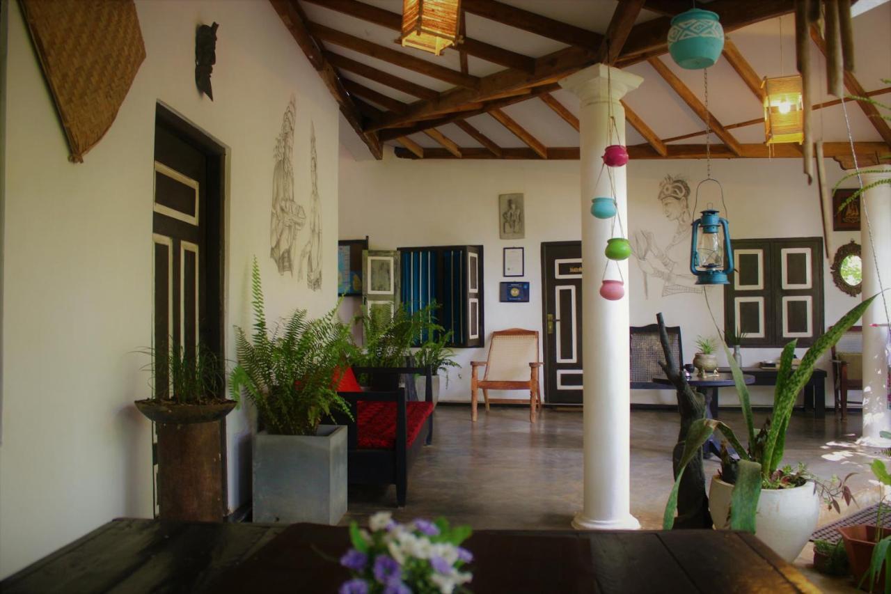 The Courtyard Villa 锡吉里亚 外观 照片