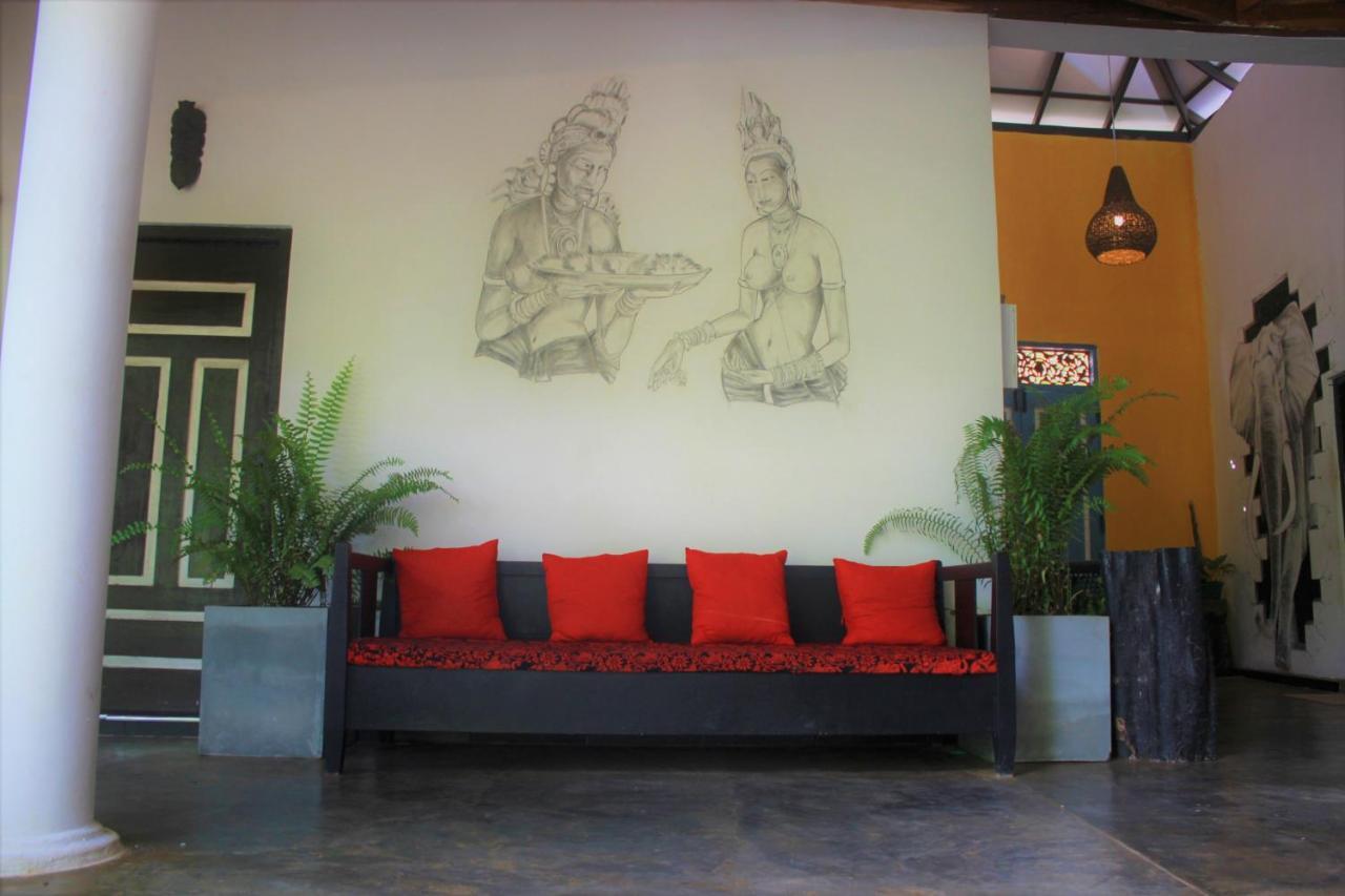 The Courtyard Villa 锡吉里亚 外观 照片